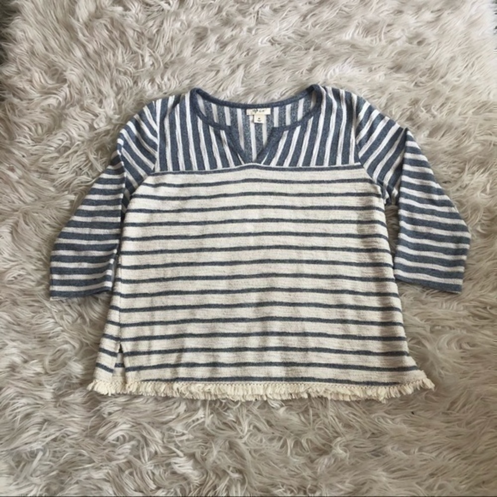 White and blue fringed 3/4 sleeve pullover sz med